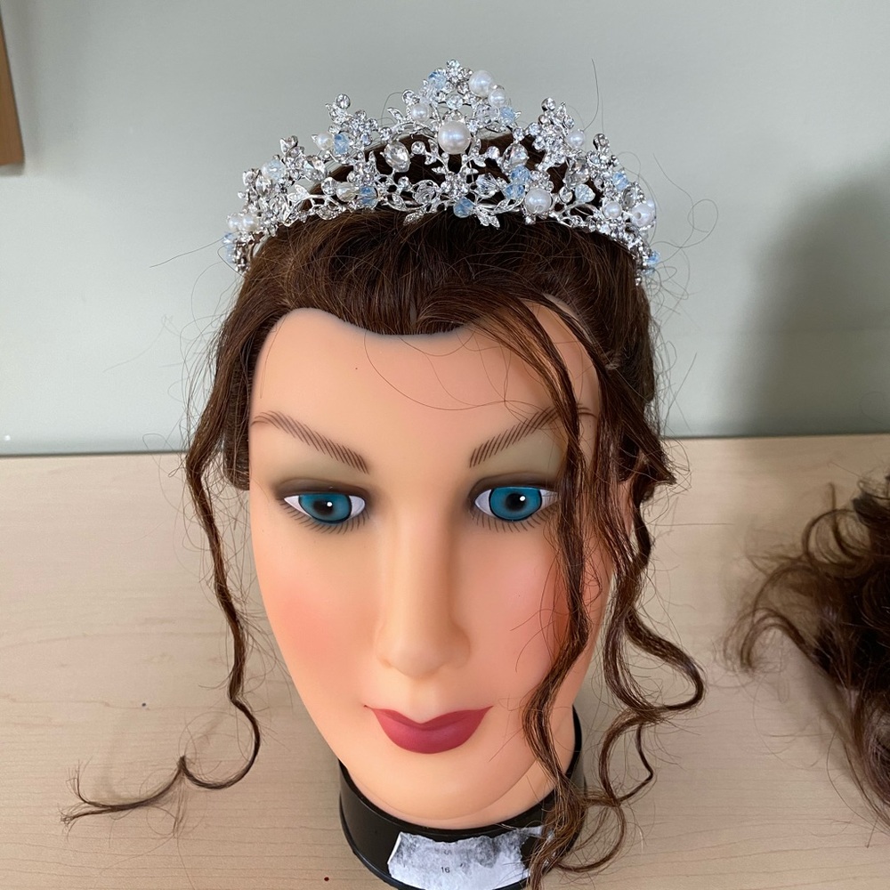 Tiara iridescent and pearl